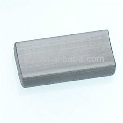 4.8 G/cm3 Densità Performance Automotive Magneti a blocco di ferrite per altoparlanti