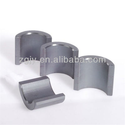 Magnete permanente in ferrite ad alta coercitività per uso industriale