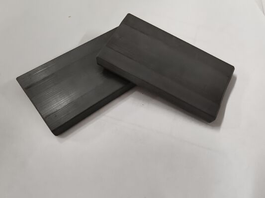 Coercività uguale o superiore a 1500 Oe Magnete ferrite sinterizzato di grado JC Y3939 JC Y4041 La lavorazione del stampaggio umido garantisce le prestazioni magnetiche
