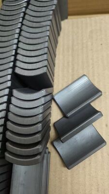 Y30BH Grado Sinterizzato Ferrite Arco Magnete con 250C Max Temperatura Operativa e Magnetizzazione Radiale per Motorino di Avviamento Auto
