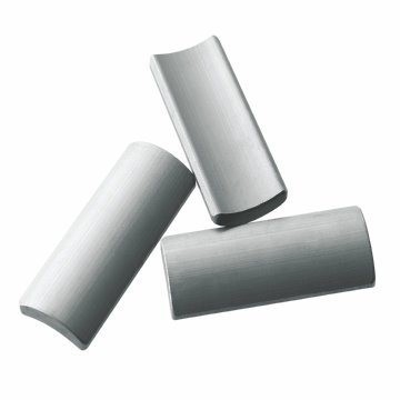 Condizionatore d'aria SrO 6Fe2O3 del magnete della ferrite sinterizzato arco delle mattonelle