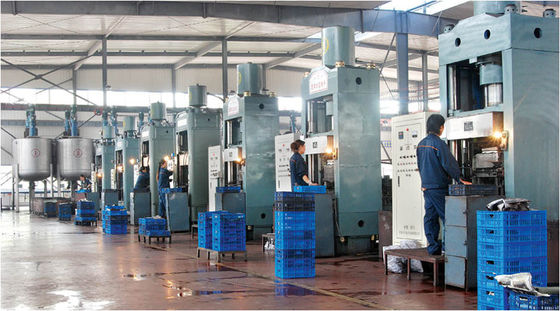 Magnete ferrite permanente ad alta coercibilità intrinseca con elevata densità di flusso