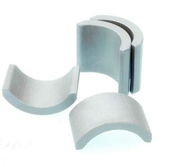 Magnete dell'arco della ferrite di SrO 6Fe2O3 elettrico per lo strumento elettrico 750 550